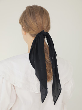 Резинка для волос с платком черного цвета из шелка со стразами