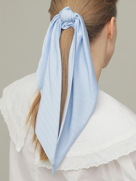 Резинка для волос с платком голубого цвета, принт полоска