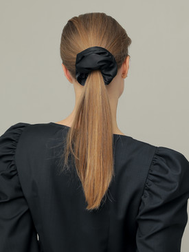 Комплект резинок для волос черного и молочного цвета 2 шт.