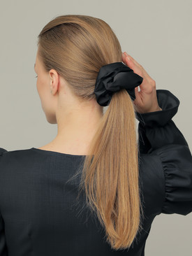 Комплект резинок для волос светло-серого и черного цвета 2 шт.