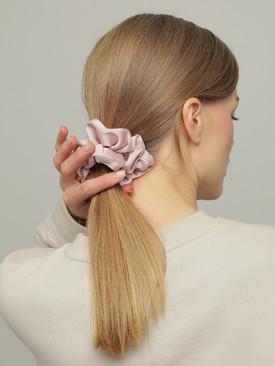 Резинка для волос розового цвета