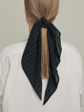 Резинка для волос с платком черного цвета, принт полоска